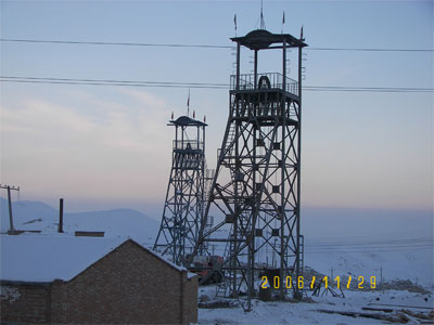 使用中的隆德煤礦主、副井井架