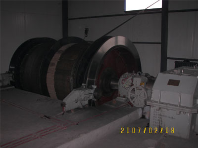 使用中的兵團君偉煤礦主井絞車