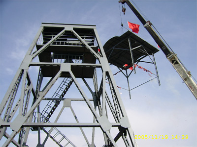 鄯善縣曙光煤礦副井井架吊裝現(xiàn)場