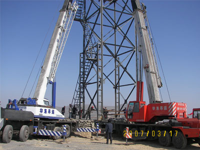 米泉市東發(fā)煤礦主井井架吊裝現(xiàn)場